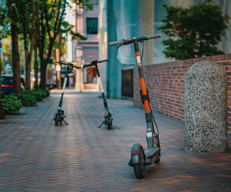 E-Bike vs. E-Scooter for Distance Commutes: Real-World Pros and Cons