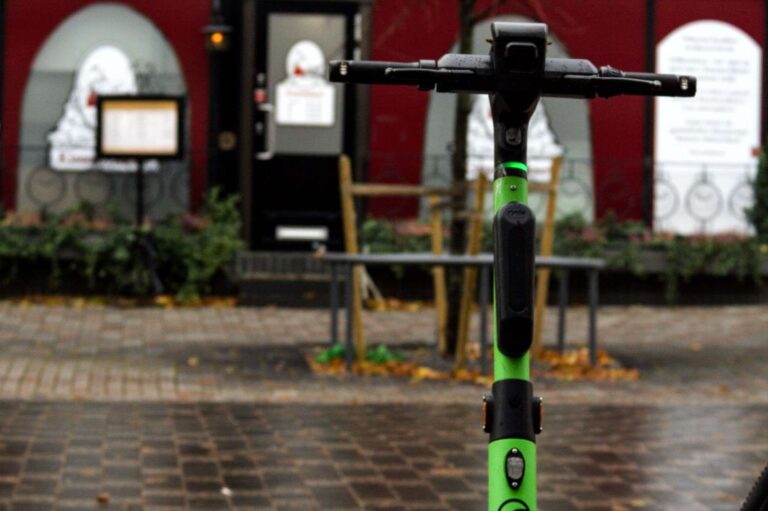 E-Bike vs. E-Scooter: Which Is Better for Your Daily Commute?